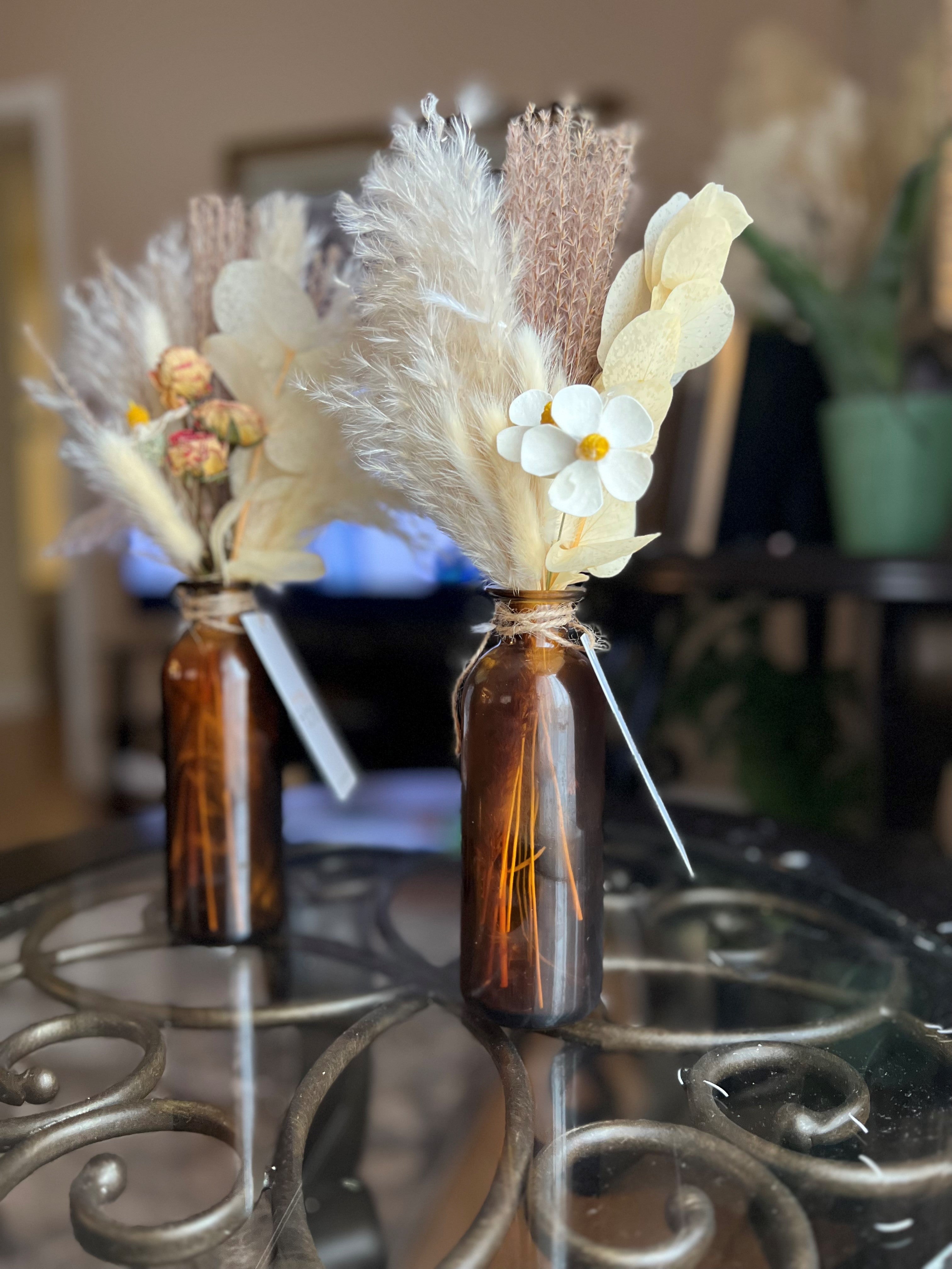 SMALL DRY FLOWERS ARRANGEMENT